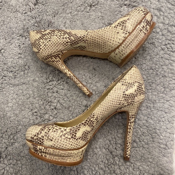 Used BCBG Maxazria snake/animal print size 6 1/2. Worn 2-3 times. No box. - Picture 3 of 7
